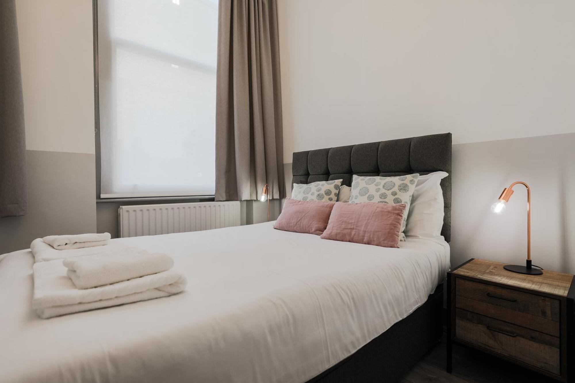 Modern Kensington Apartments Londen Kamer foto
